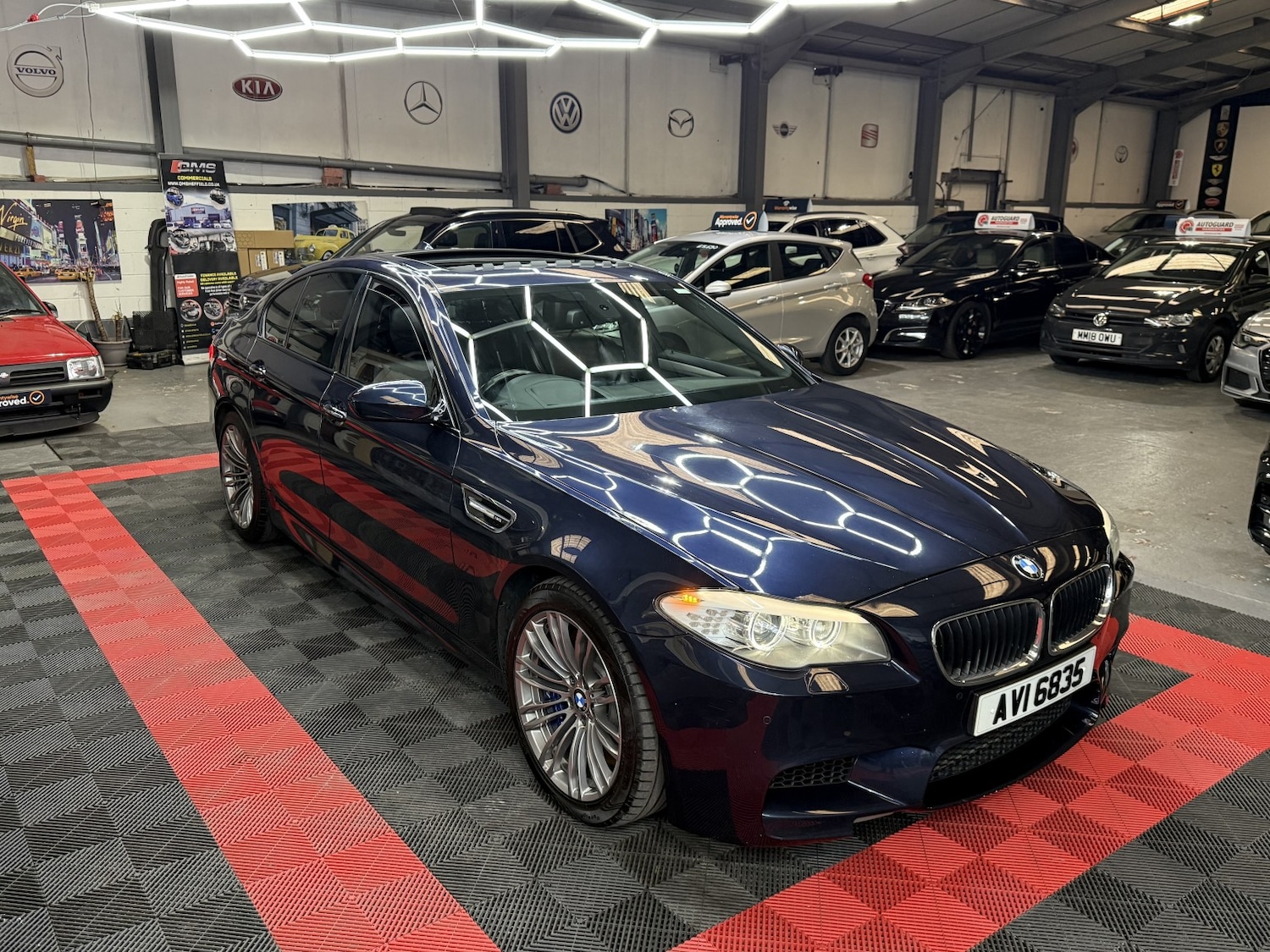 Used BMW M5 2011 for sale - 76444416: Photo 40