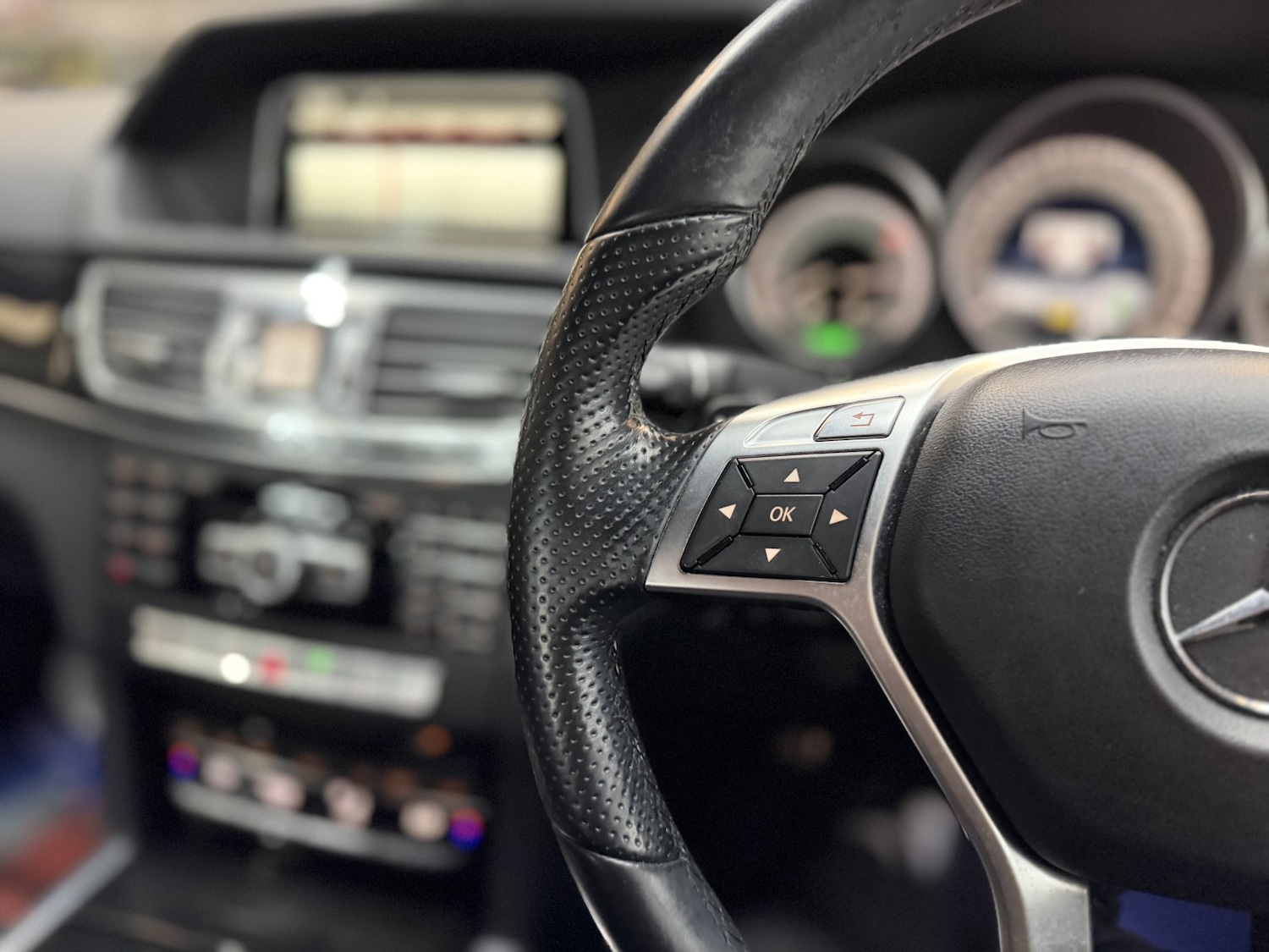 Used Mercedes-Benz E Class 2013 for sale - 78218000: Photo 35