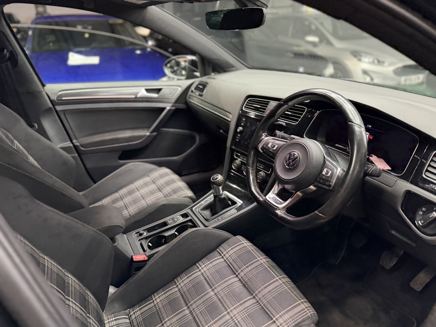 Used Volkswagen Golf 2017 for sale - 77264491: Photo 2