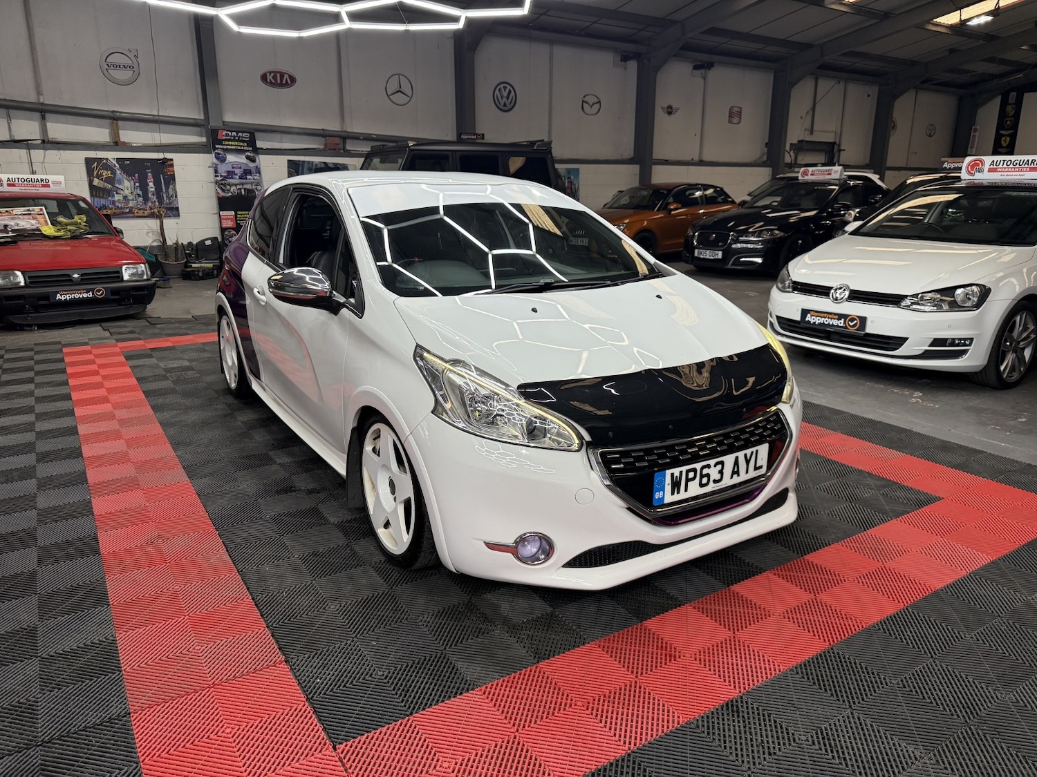 Used Peugeot 208 2013 for sale - 76120224: Photo 6
