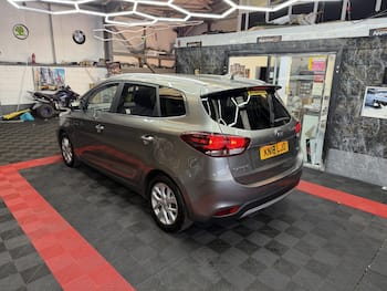 Used Kia Carens 2018 for sale - 79865467: Photo
