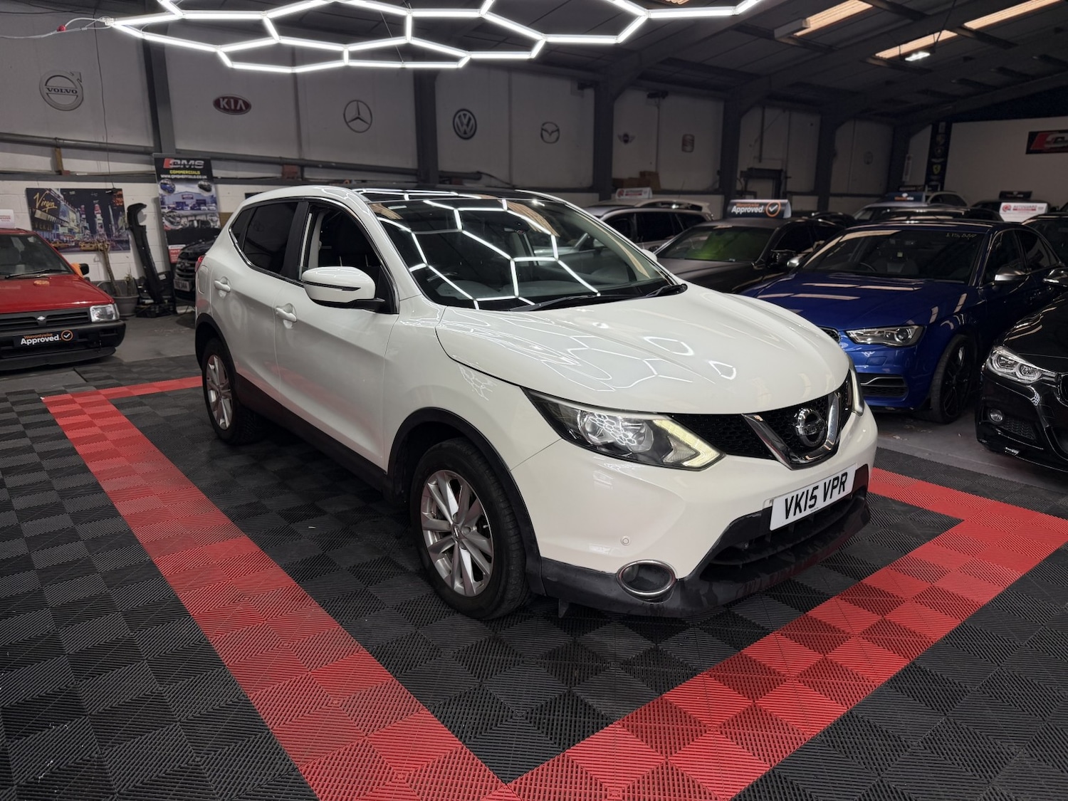 Used Nissan Qashqai 2015 for sale - 77643696: Photo 2
