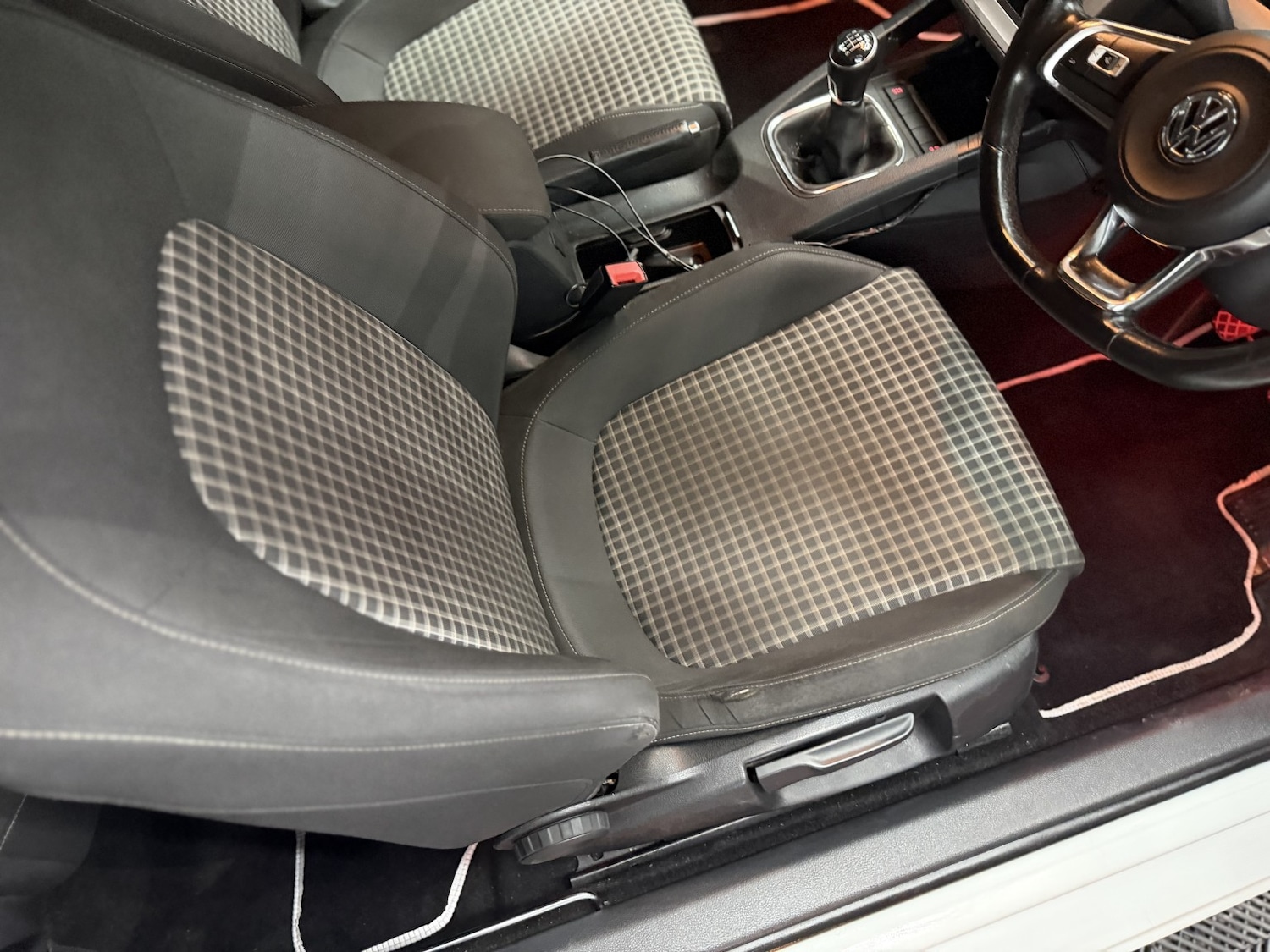 Used Volkswagen Scirocco 2015 for sale - 77522085: Photo 26