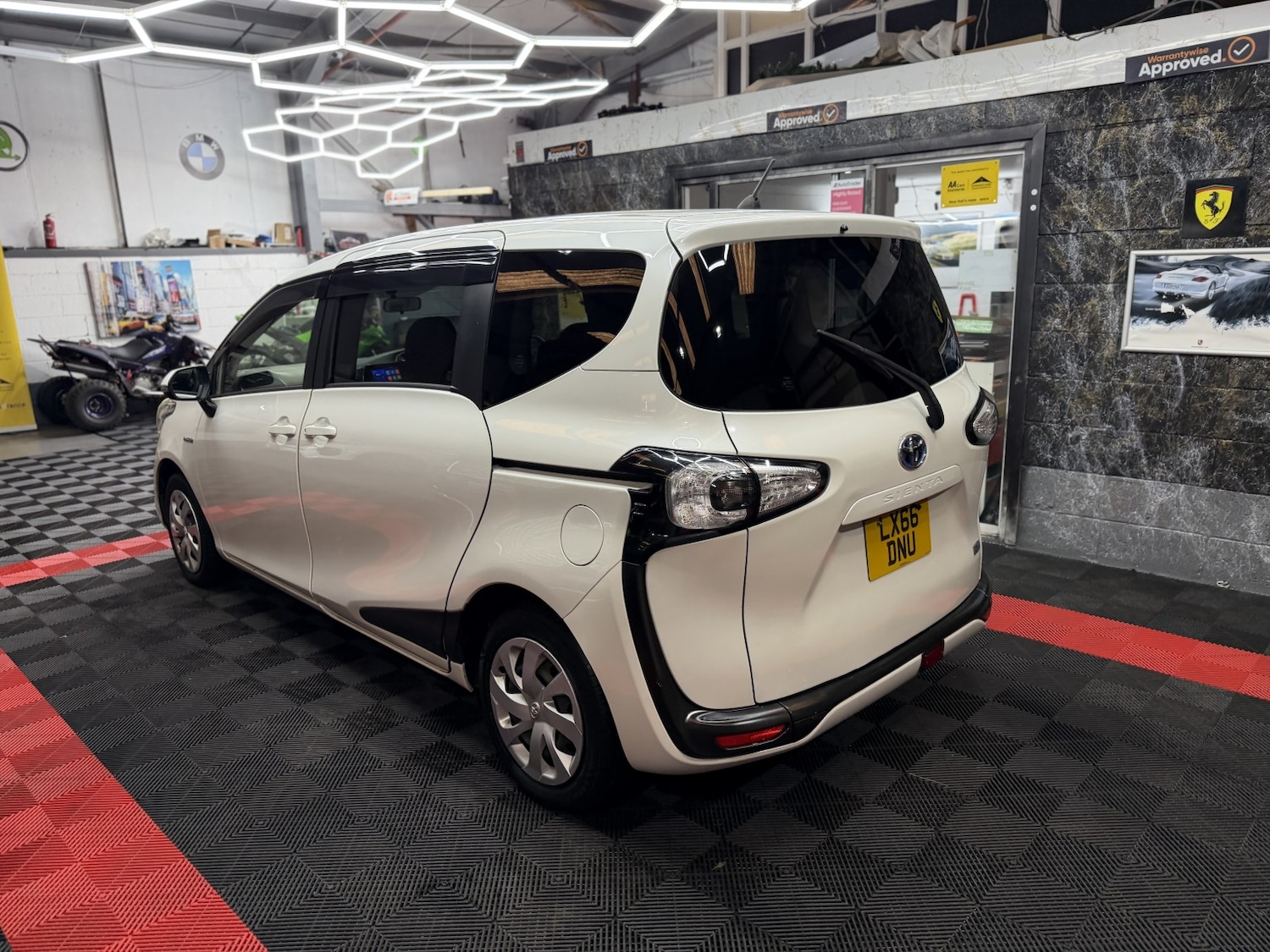 Used Toyota Sienta 2022 for sale - 77694232: Photo 10