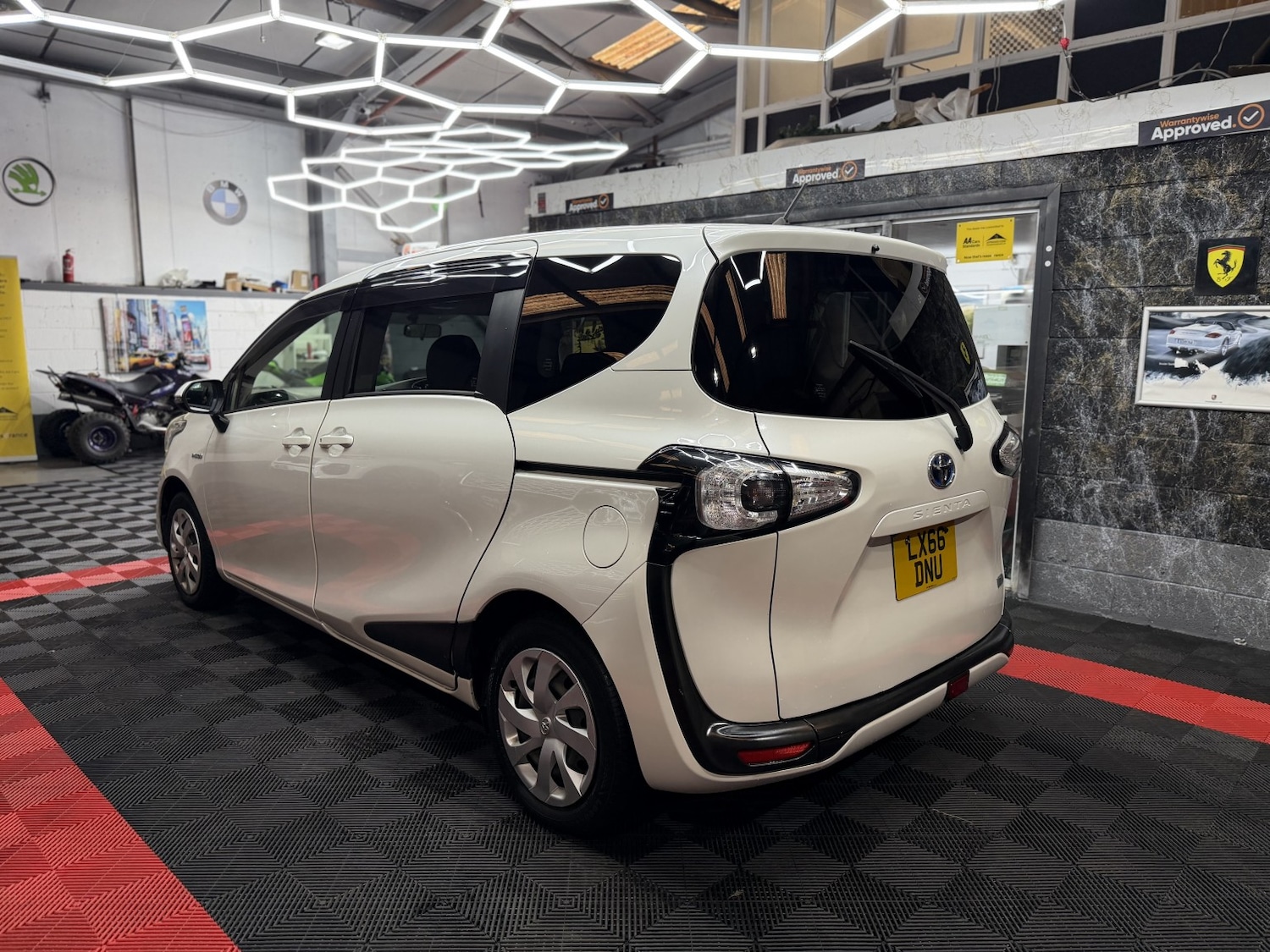 Used Toyota Sienta 2022 for sale - 77694232: Photo 11