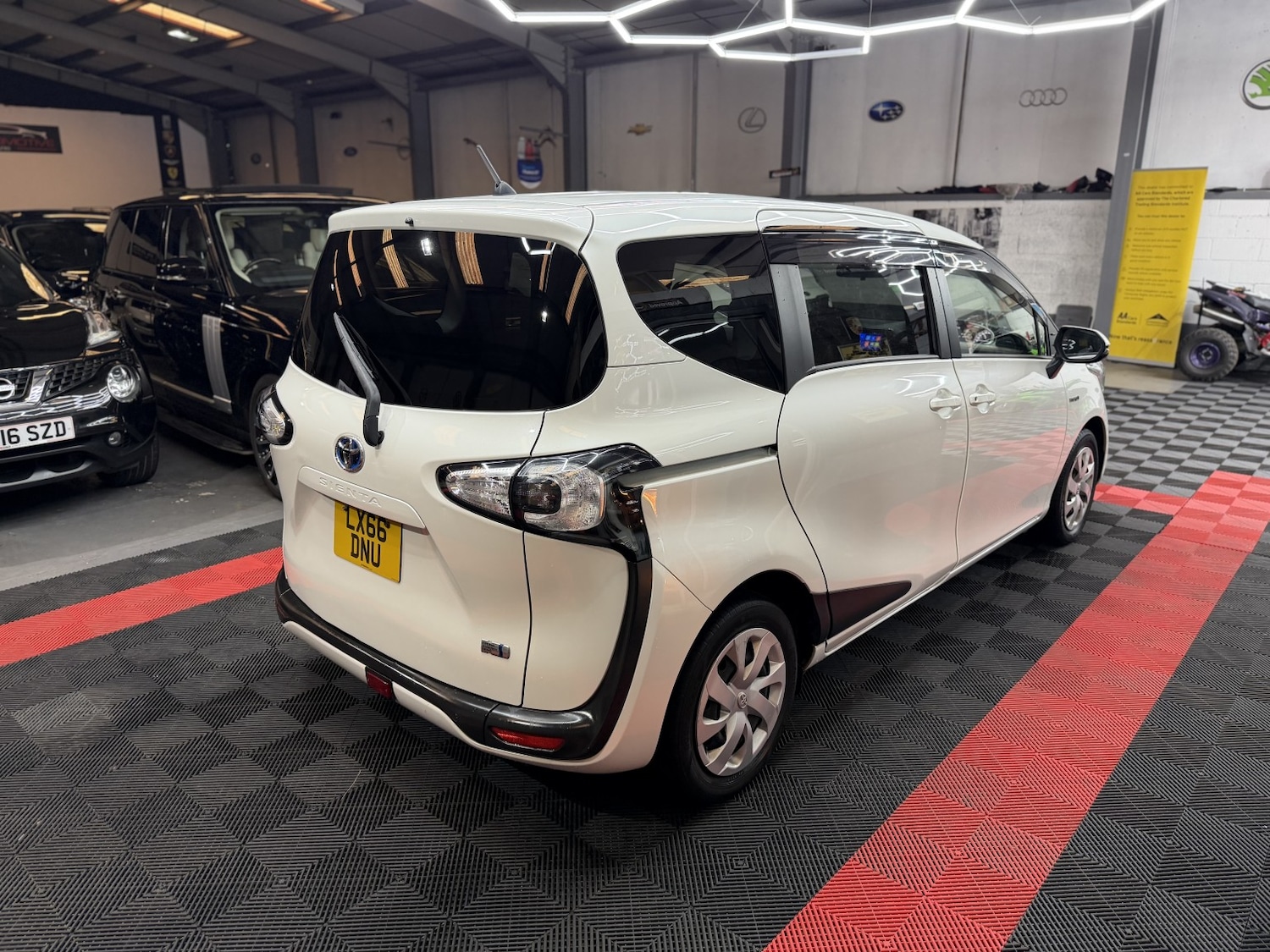 Used Toyota Sienta 2022 for sale - 77694232: Photo 17