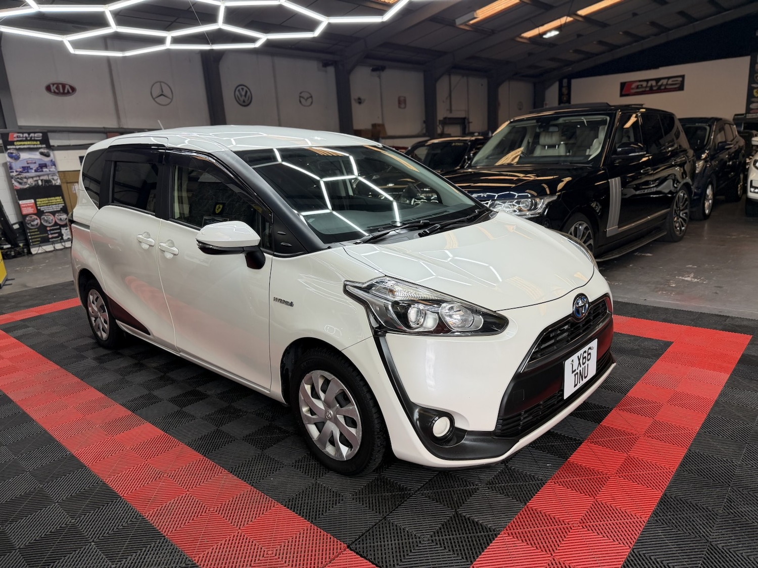 Used Toyota Sienta 2022 for sale - 77694232: Photo 2