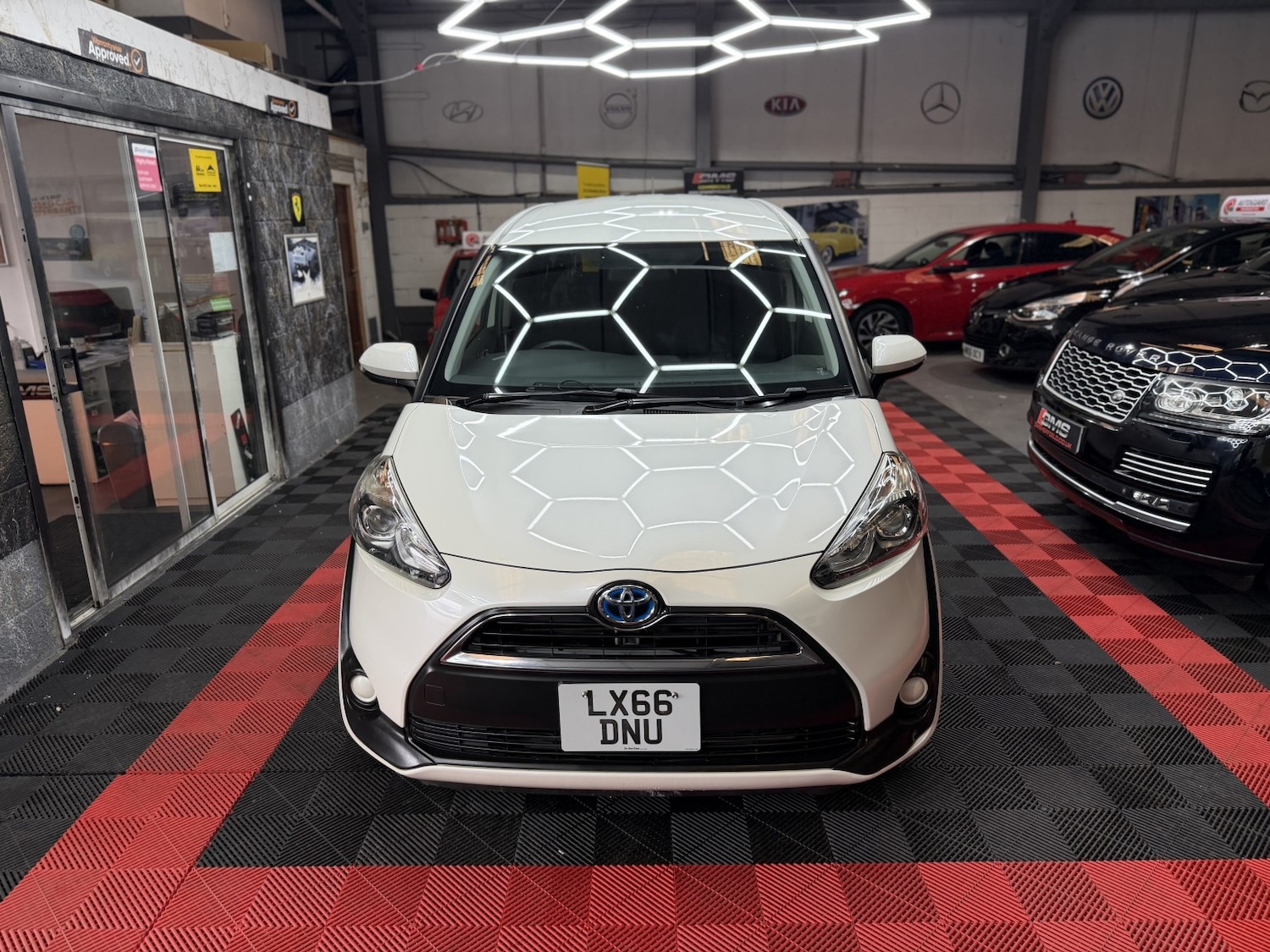 Used Toyota Sienta 2022 for sale - 77694232: Photo 3