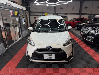 Used Toyota Sienta 2022 for sale - 77694232: Photo