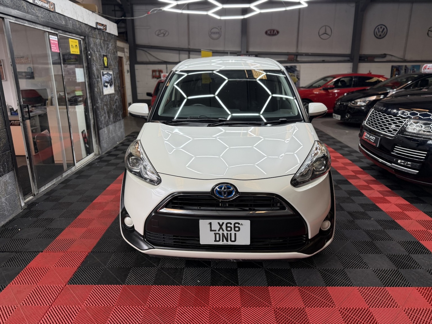 Used Toyota Sienta 2022 for sale - 77694232: Photo 4