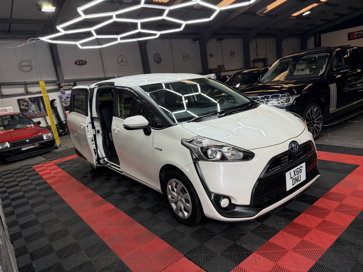 Used Toyota Sienta 2022 for sale - 77694232: Photo 45