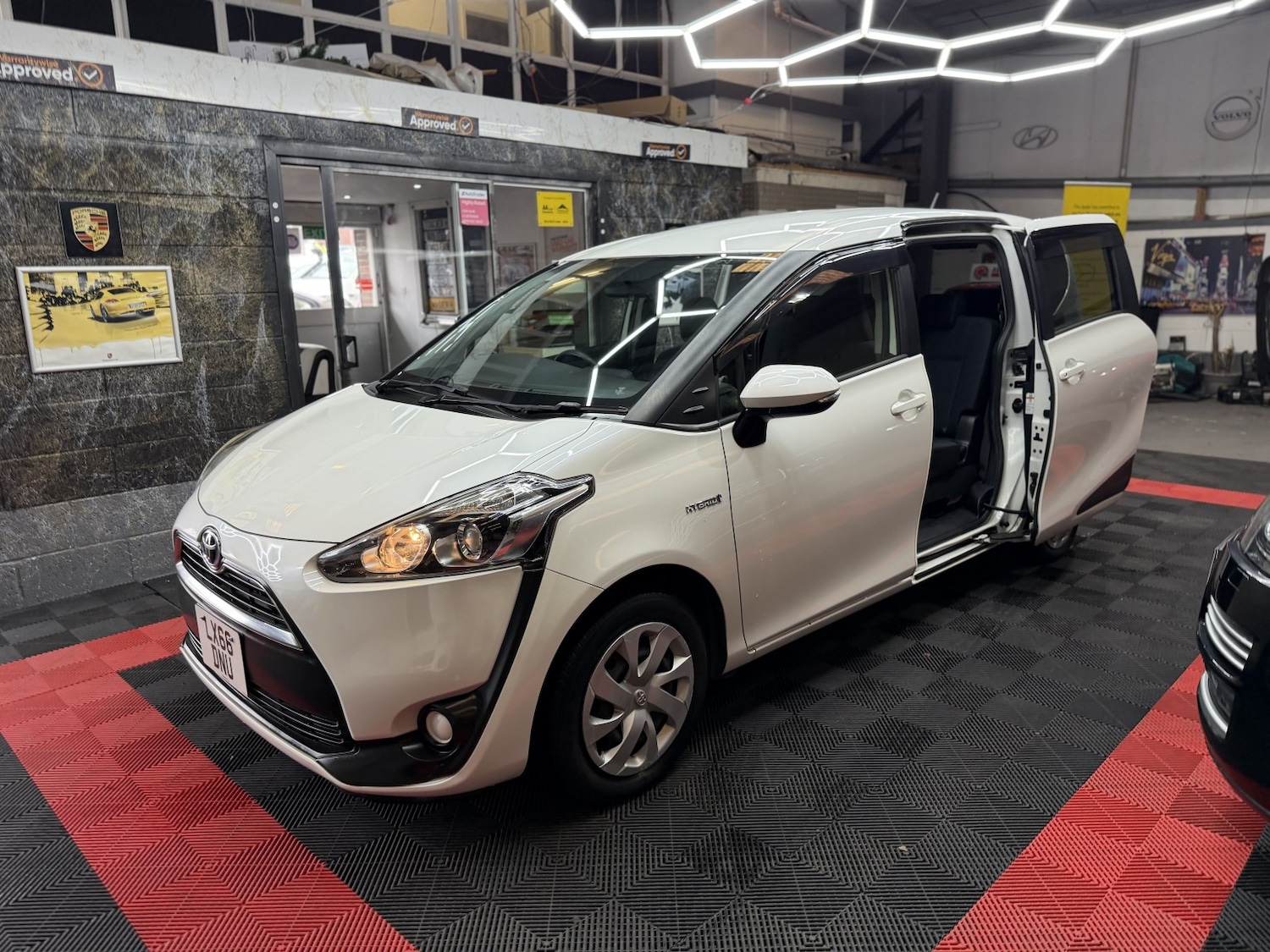 Used Toyota Sienta 2022 for sale - 77694232: Photo 46