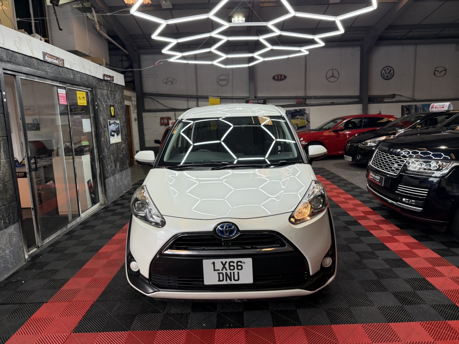 Used Toyota Sienta 2022 for sale - 77694232: Photo 47