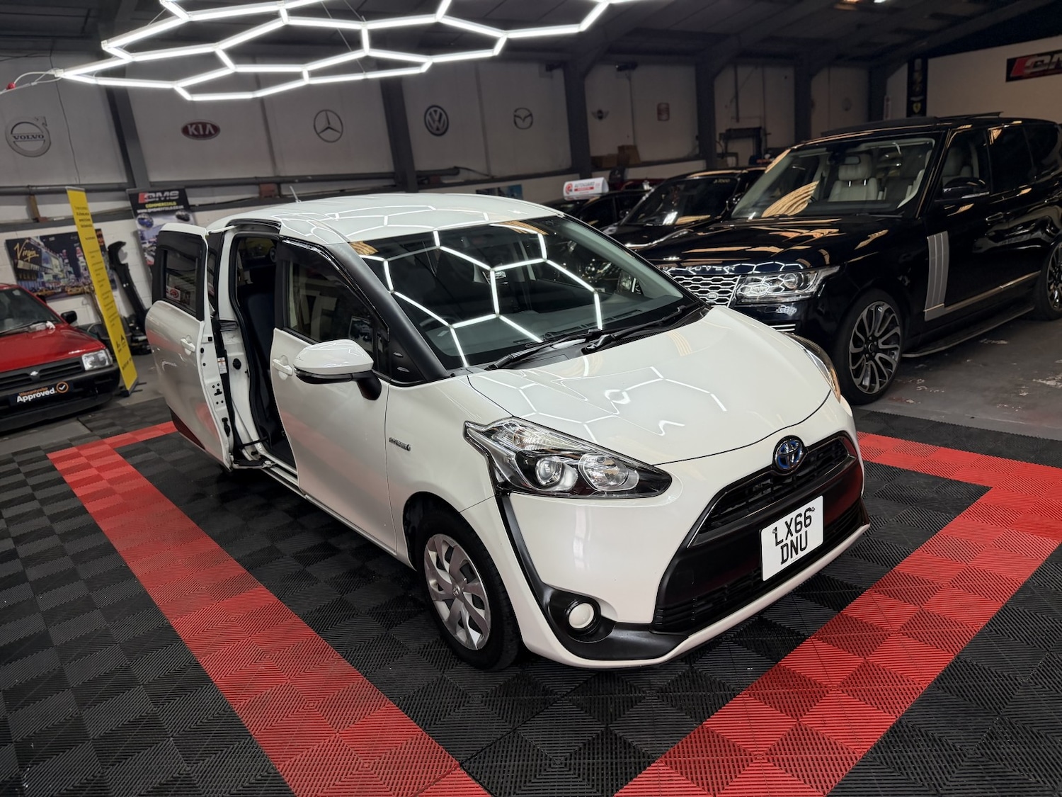 Used Toyota Sienta 2022 for sale - 77694232: Photo 48