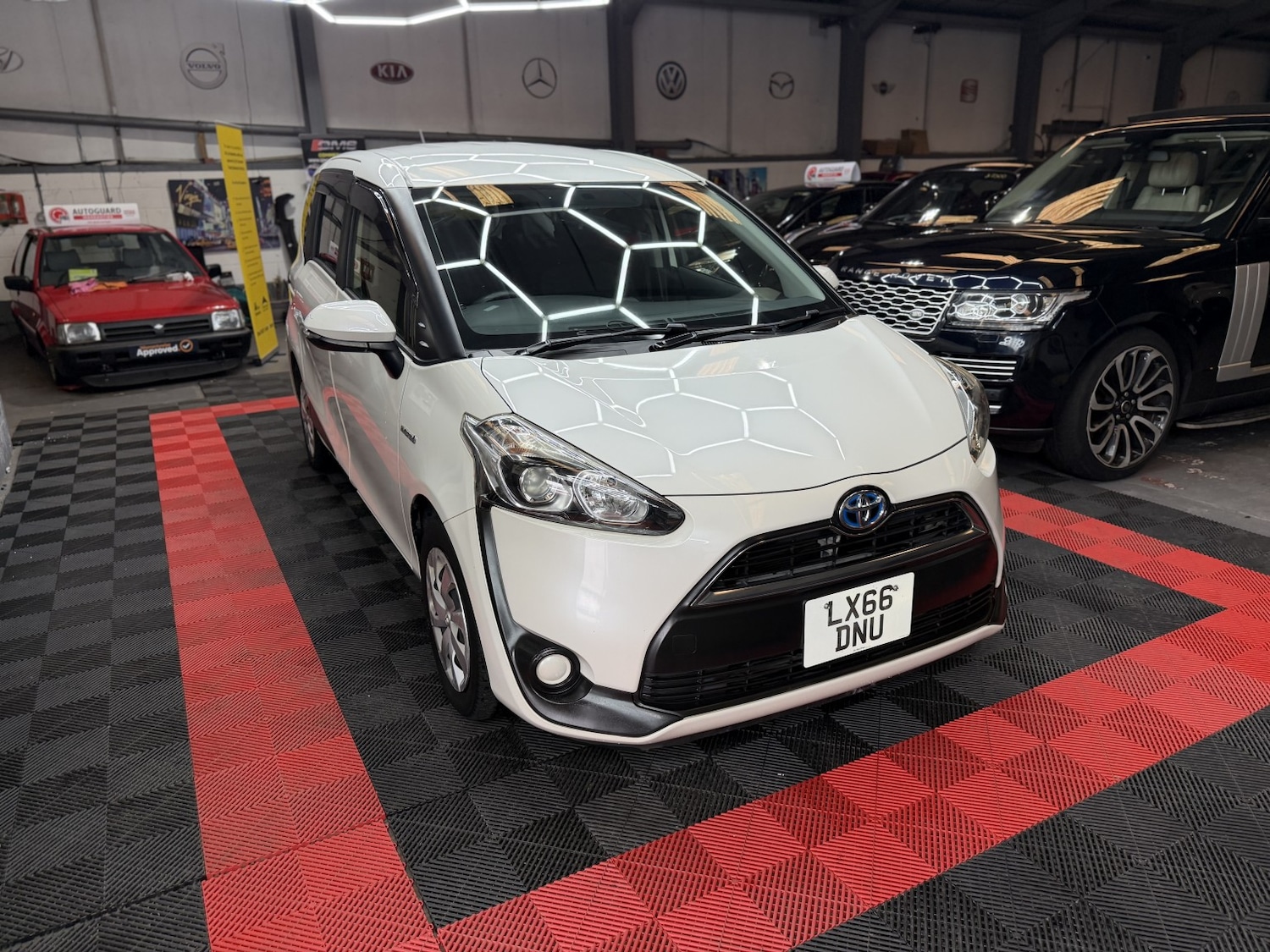 Used Toyota Sienta 2022 for sale - 77694232: Photo 5