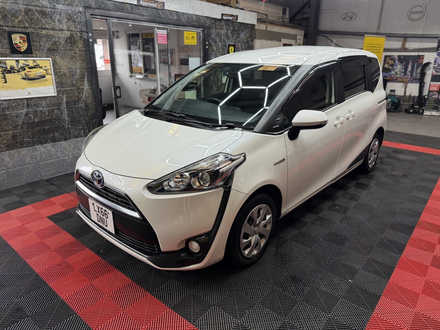 Used Toyota Sienta 2022 for sale - 77694232: Photo 8
