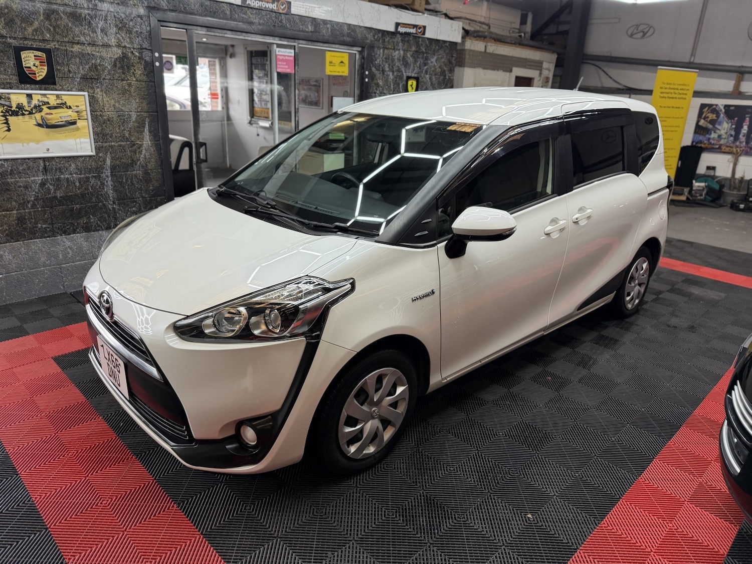 Used Toyota Sienta 2022 for sale - 77694232: Photo 9