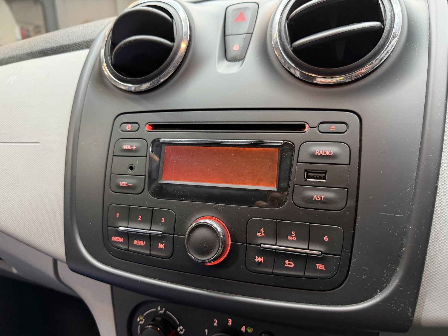 Used Dacia Sandero 2013 for sale - 77681847: Photo 30