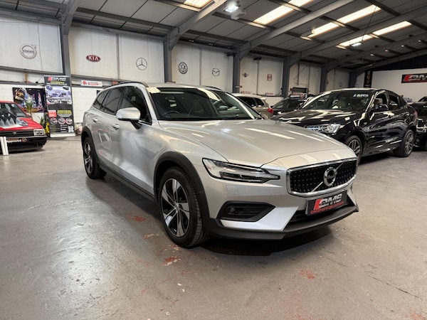 Used Volvo V60 Cross Country 2021 for sale - 74608385: Photo 1