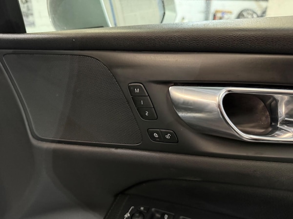 Used Volvo V60 Cross Country 2021 for sale - 74608385: Photo 41