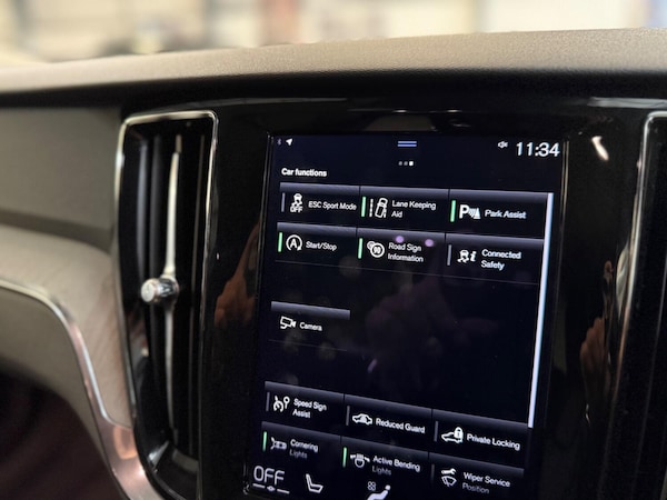 Used Volvo V60 Cross Country 2021 for sale - 74608385: Photo 53