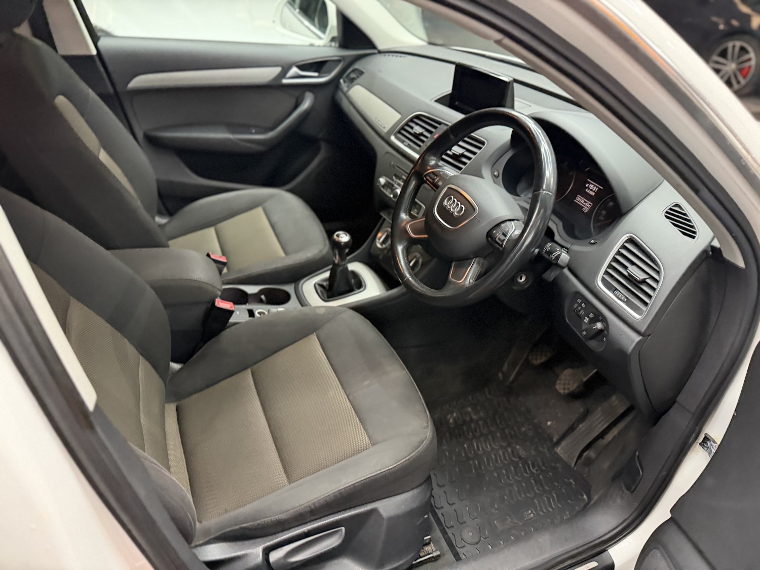 Used Audi Q3 2015 for sale - 77781699: Photo 2