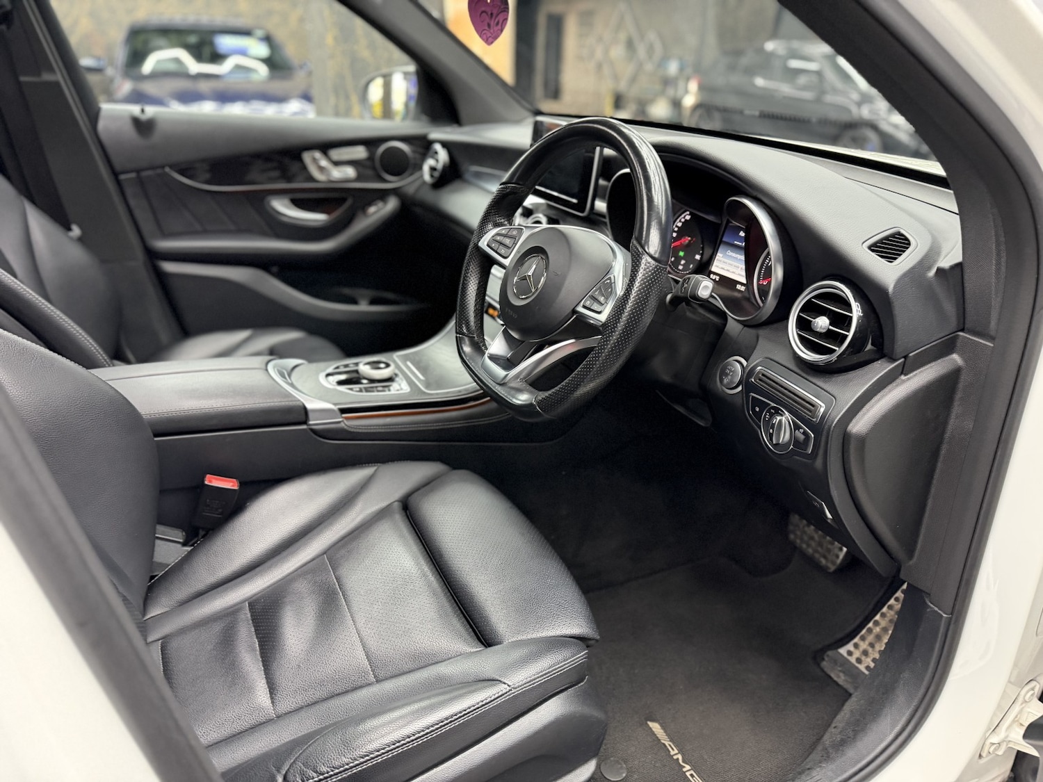 Used Mercedes-Benz GLC 2018 for sale - 76670790: Photo 3