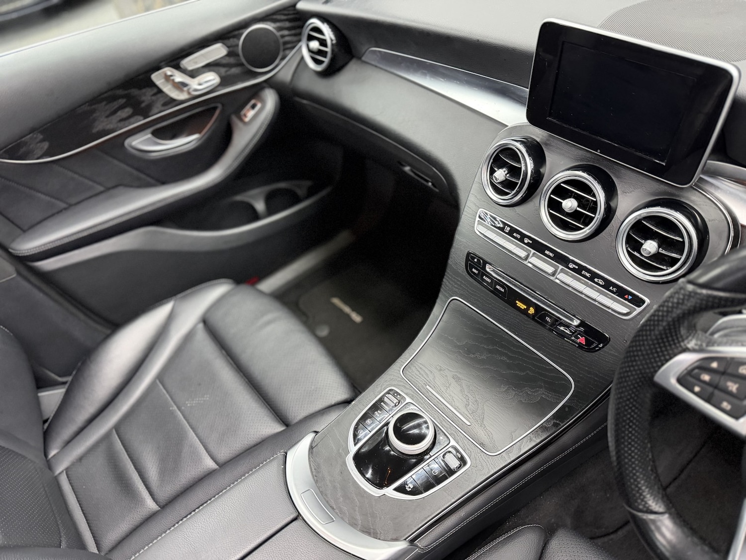 Used Mercedes-Benz GLC 2018 for sale - 76670790: Photo 35