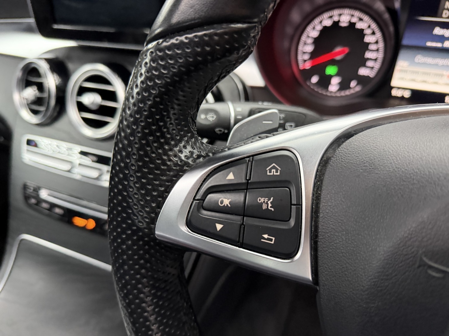 Used Mercedes-Benz GLC 2018 for sale - 76670790: Photo 38