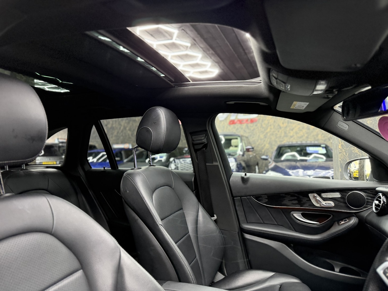 Used Mercedes-Benz GLC 2018 for sale - 76670790: Photo 4