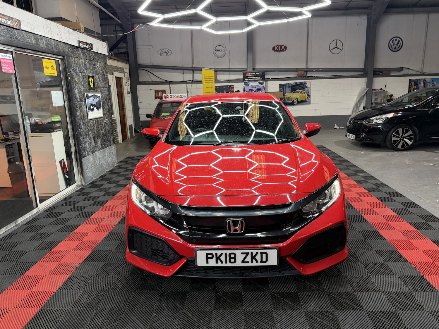 Used Honda Civic 2018 for sale - 77681874: Photo 3