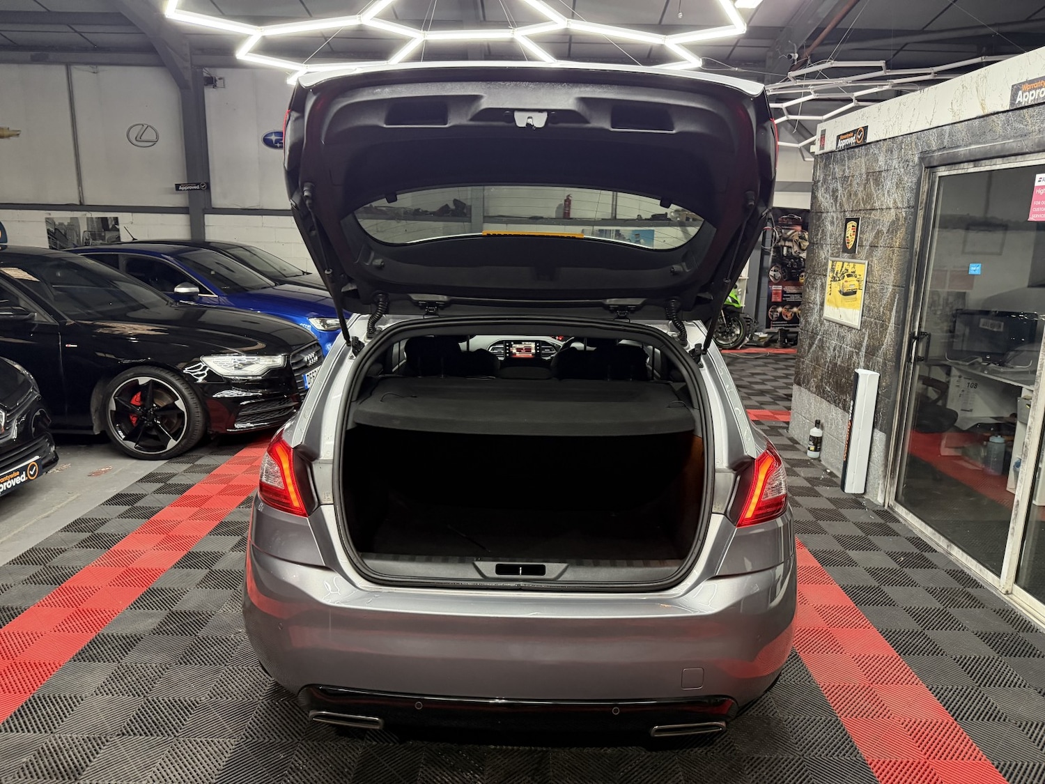 Used Peugeot 308 2017 for sale - 76719029: Photo 18