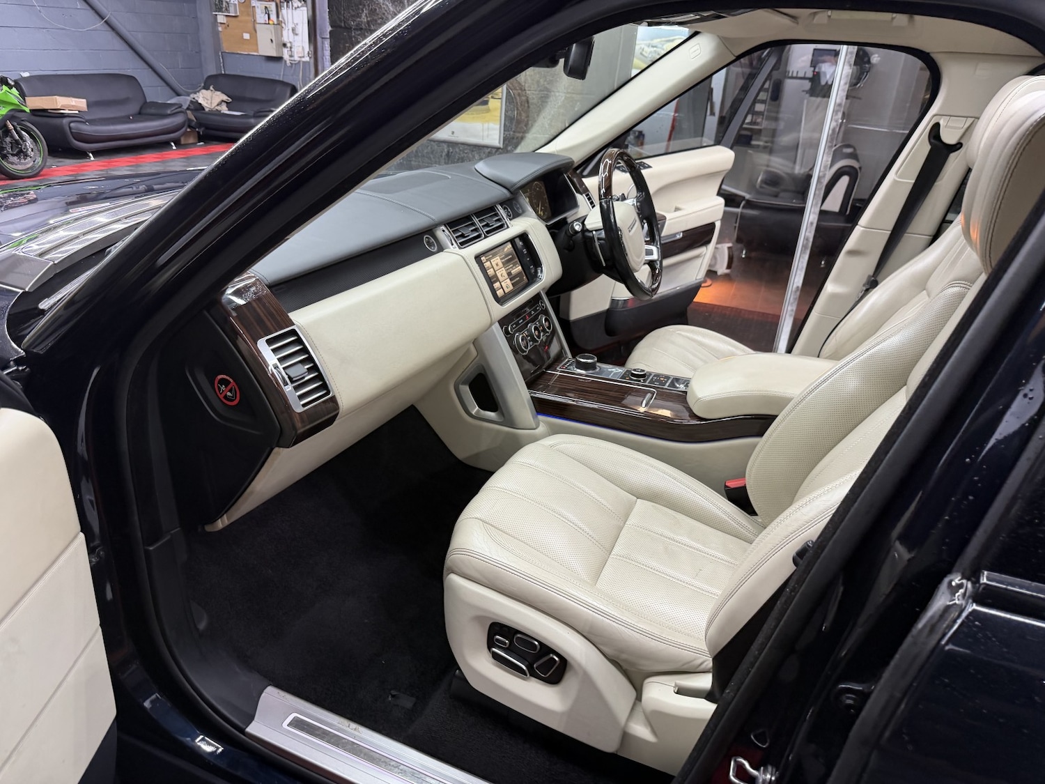 Used Land Rover Range Rover 2014 for sale - 77681783: Photo 2