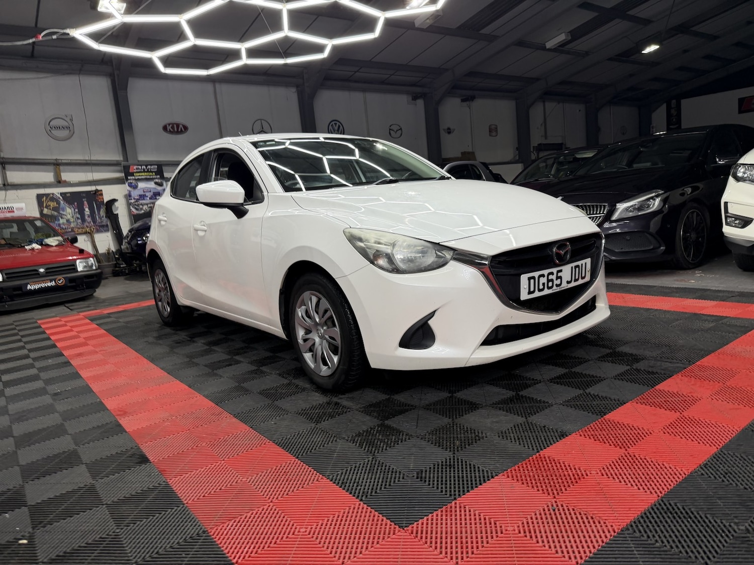Used Mazda Mazda2 2015 for sale - 77555088: Photo 4