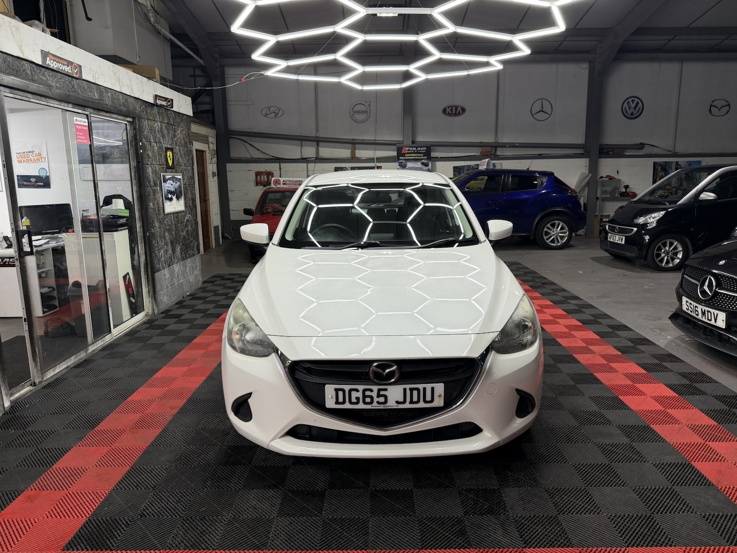 Used Mazda Mazda2 2015 for sale - 77555088: Photo 6