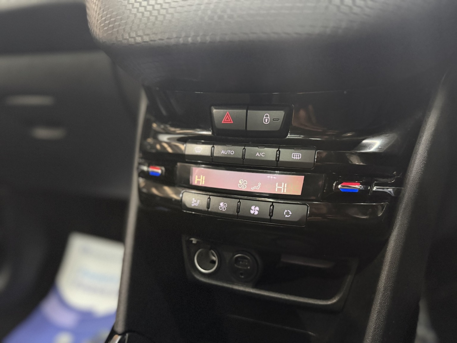 Used Peugeot 2008 2016 for sale - 77979933: Photo 27