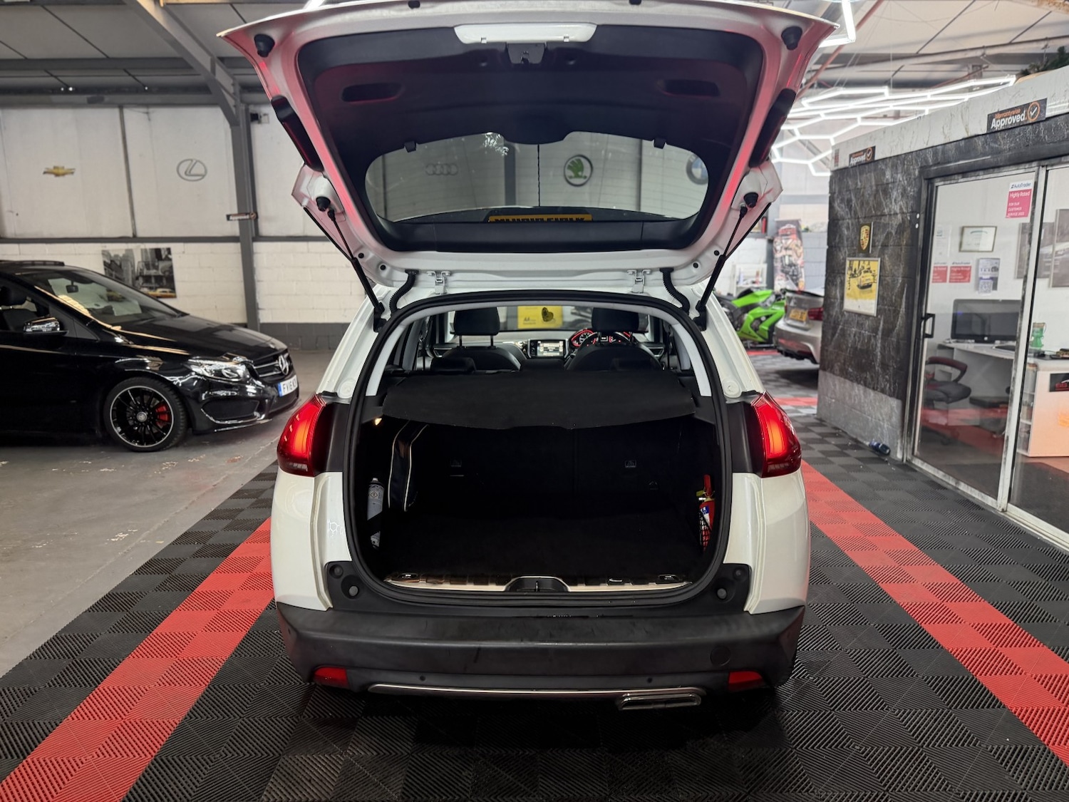 Used Peugeot 2008 2016 for sale - 77979933: Photo 8