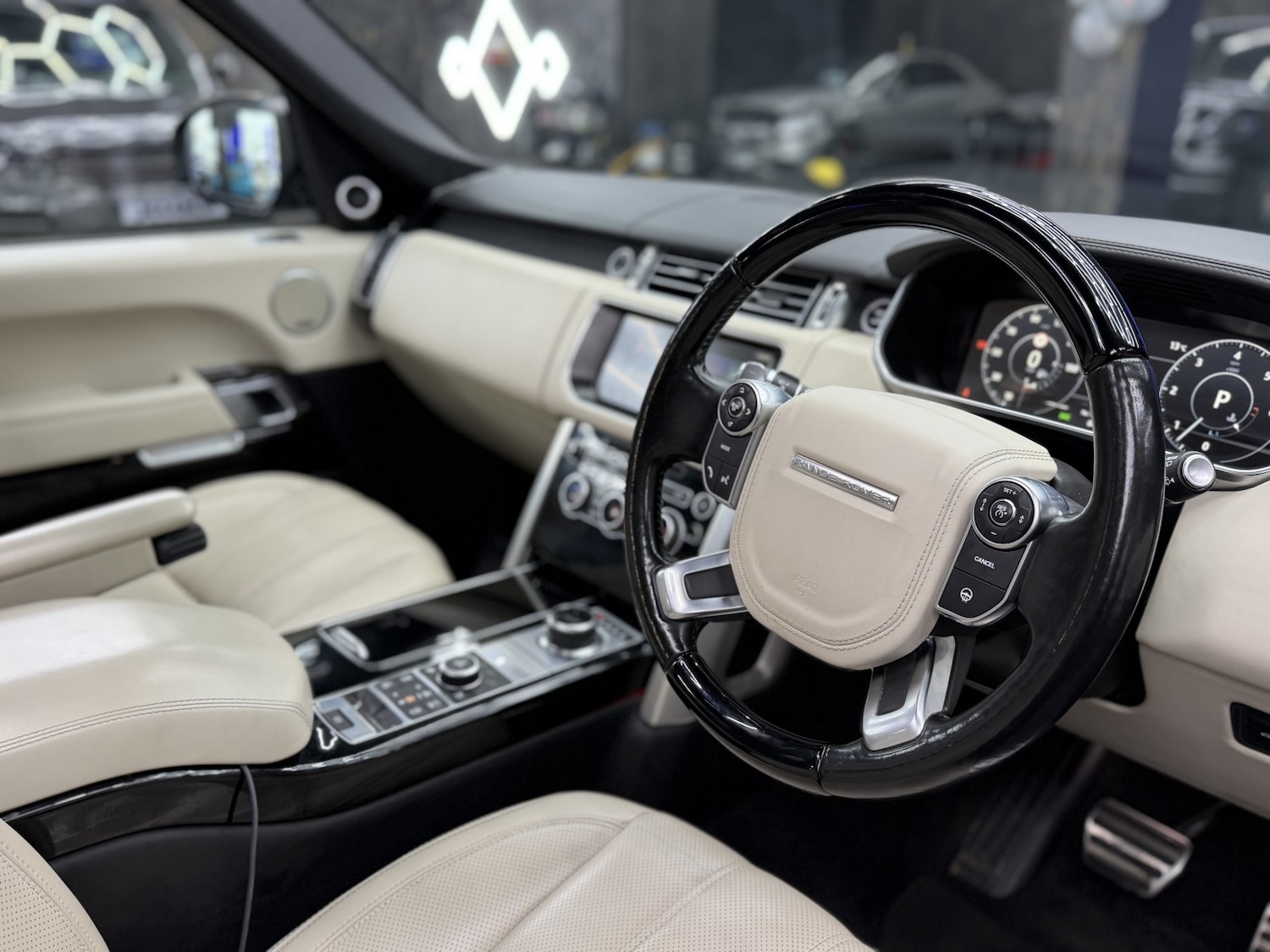 Used Land Rover Range Rover 2017 for sale - 76521051: Photo 2