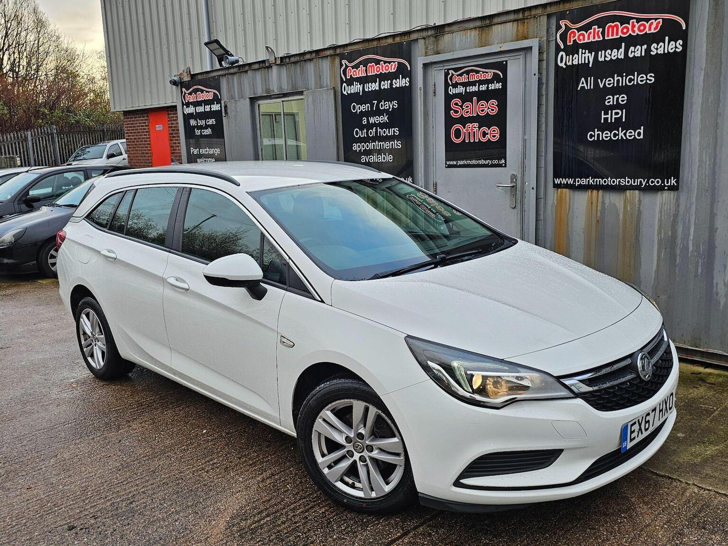 Used Vauxhall Astra 2017 for sale - 77107727: Photo 1