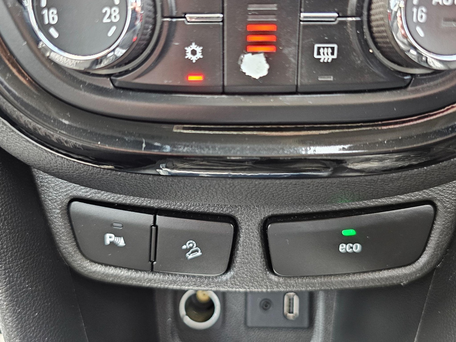 Used Vauxhall Mokka 2013 for sale - 76644979: Photo 28