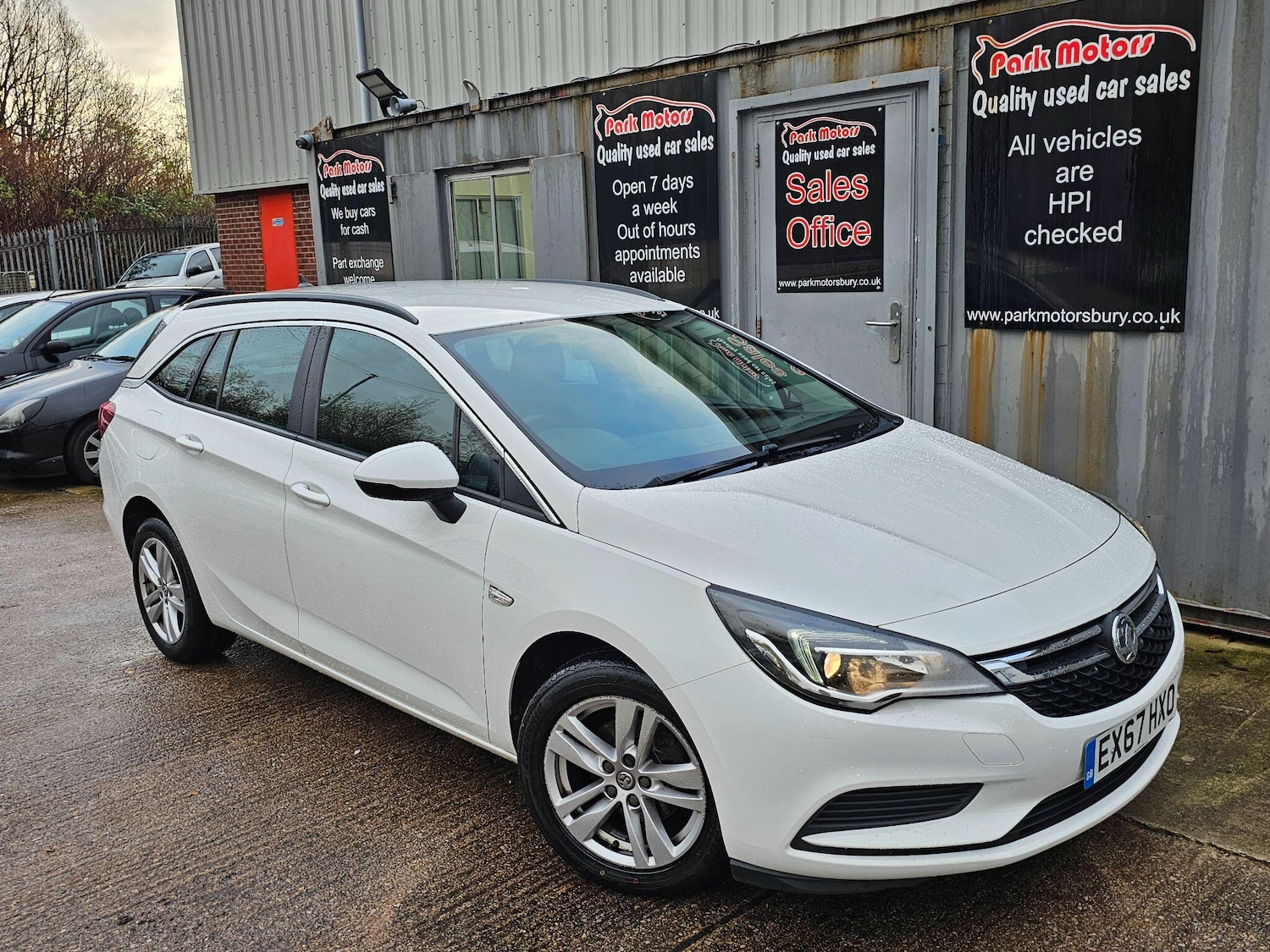 Used Vauxhall Astra 2017 for sale - 76752473: Photo 1