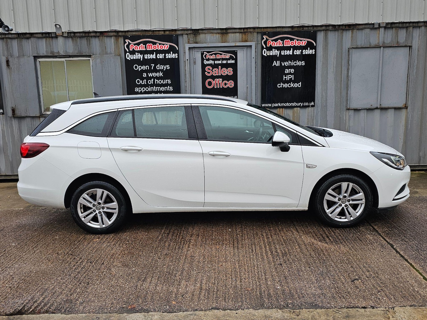 Used Vauxhall Astra 2017 for sale - 76752473: Photo 2
