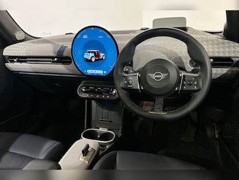 Used MINI Hatch 2024 for sale - 75153479: Photo