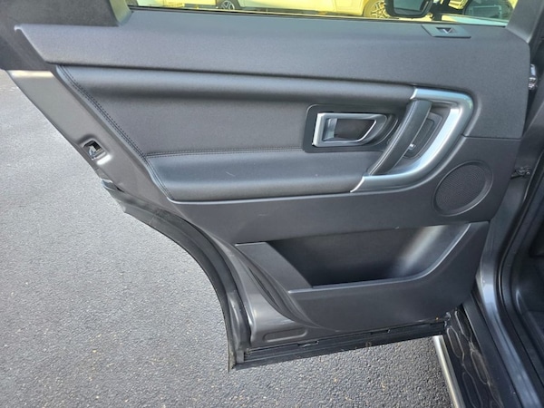 Used Land Rover Discovery Sport 2016 for sale - 73596525: Photo 32