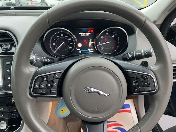 Used Jaguar XE 2016 for sale - 69945863: Photo 23