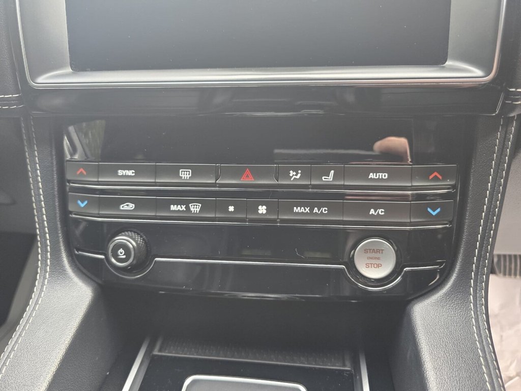 Used Jaguar F-Pace 2018 for sale - 75642517: Photo 29