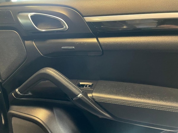 Used Porsche Cayenne 2012 for sale - 69945782: Photo 27