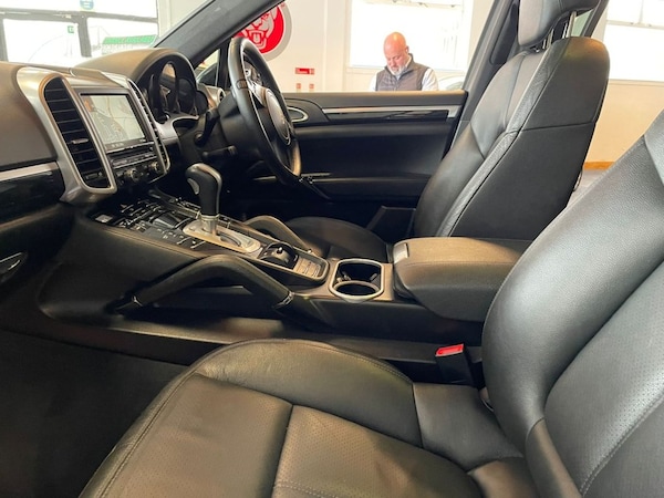 Used Porsche Cayenne 2012 for sale - 69945782: Photo 42