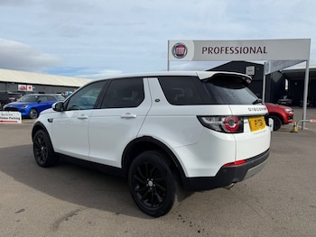 Used Land Rover Discovery Sport 2017 for sale - 76132471: Photo 2
