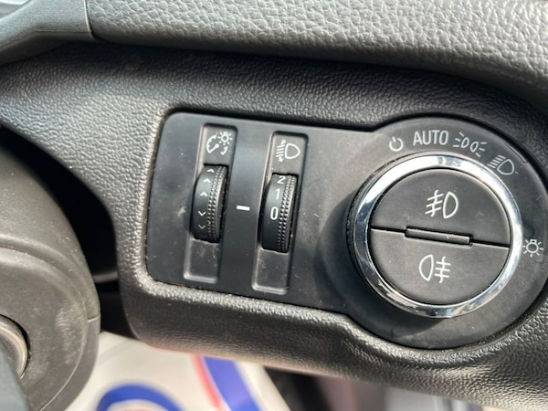Used Vauxhall Insignia 2010 for sale - 69945775: Photo 14